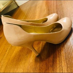 Nude Pumps